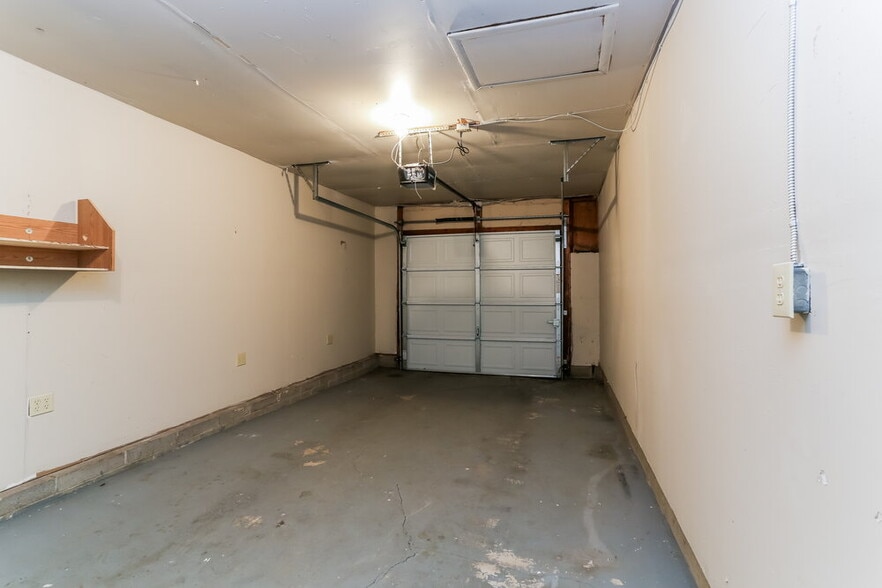 Building Photo - 4865 Heaton Rd