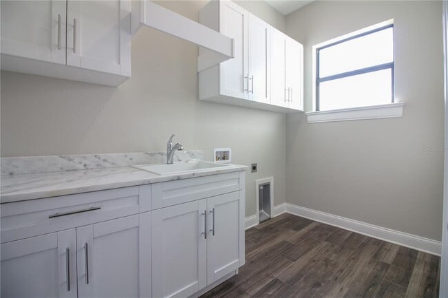 Building Photo - 6962 Treymont Dr