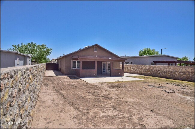 Building Photo - 703 Joe Rodriguez Dr