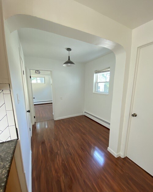 Building Photo - 10 Tollgate Ct
