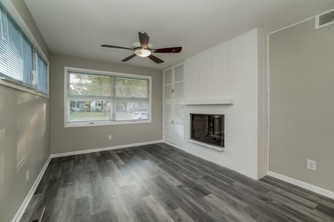 Building Photo - 414 E Clearview Ave