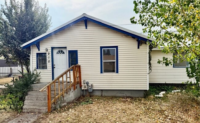 Building Photo - 210 18th St