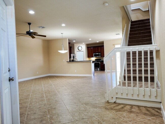 Building Photo - 3 Bedroom 2.5 Bath Single Family home in V...