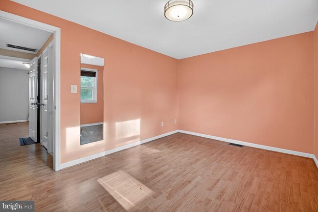 Building Photo - 643 47th St