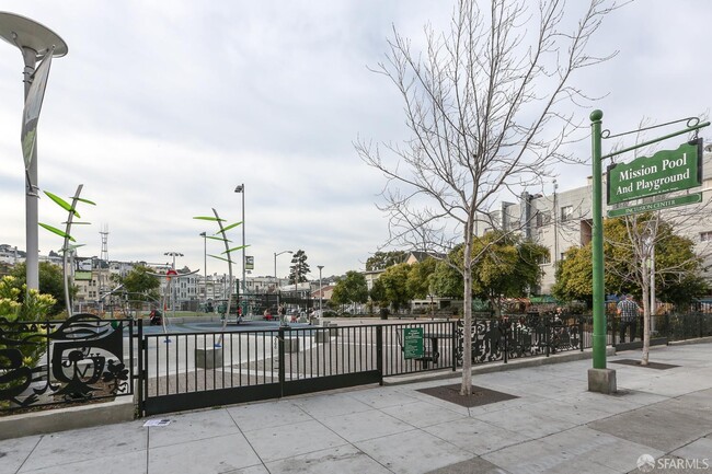 Building Photo - 2205 Bryant St