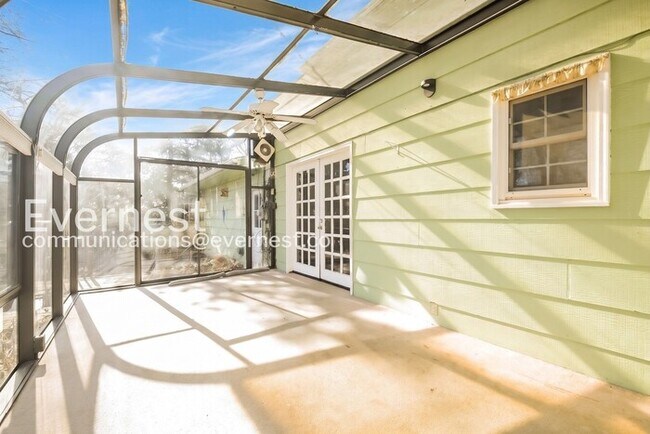 Building Photo - 4 Bed, 2.5 Bath Home with Garage / Available Soon!