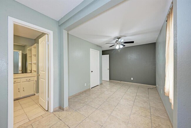 Building Photo - 4701 Bandera Rd