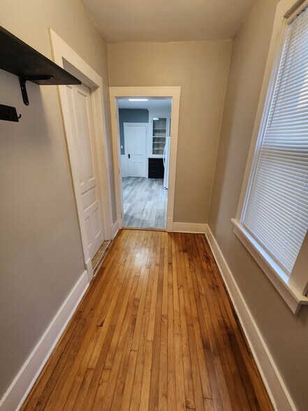 Back Entry 3 - 207 N 6th St