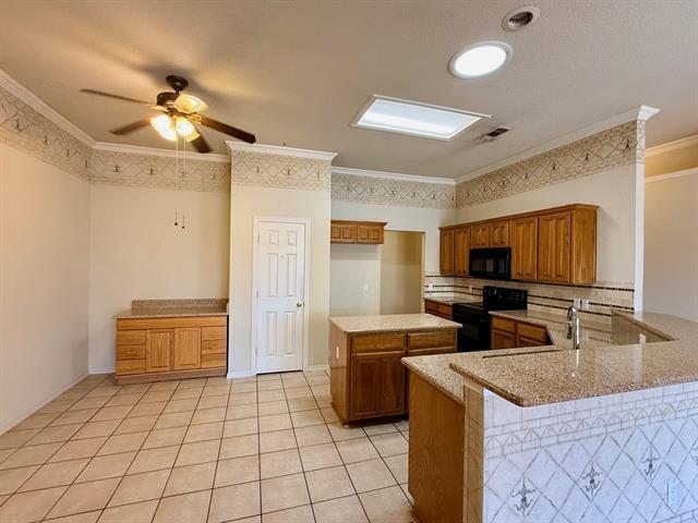 Building Photo - 8166 Berkshire Dr