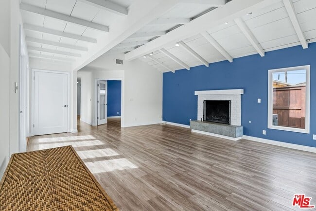 Building Photo - 8176 La Jolla Shores Dr