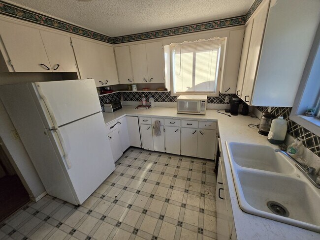 Building Photo - 29866 Carol Ave