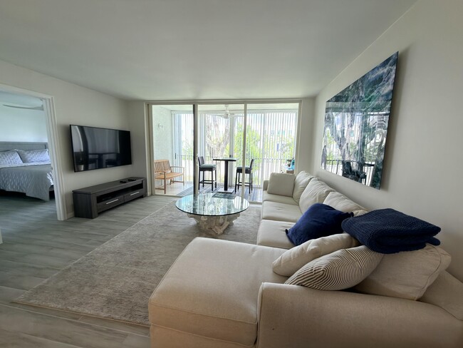 Building Photo - 4242 Deste Ct