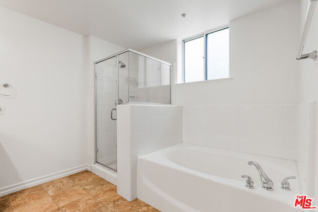 Building Photo - 629 Traction Ave