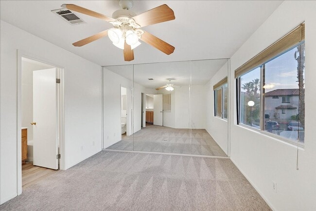 Building Photo - 2 Bedroom, 2 1/2 bath Townhome