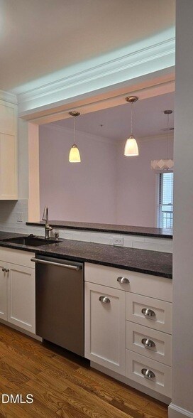 Building Photo - 218 E Davie St