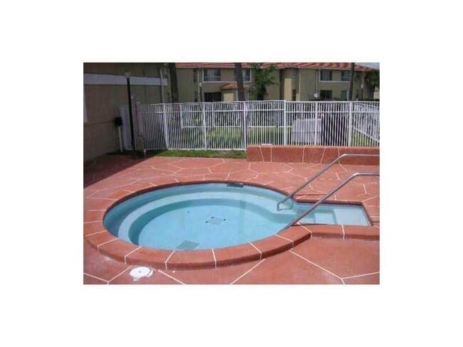 Building Photo - 10198 Twin Lakes Dr