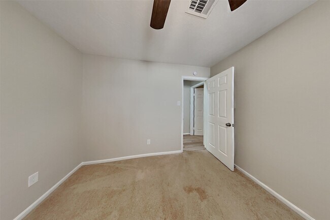 Building Photo - 16923 Poplar Hill St