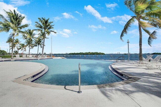 Building Photo - 650 NE 64th St