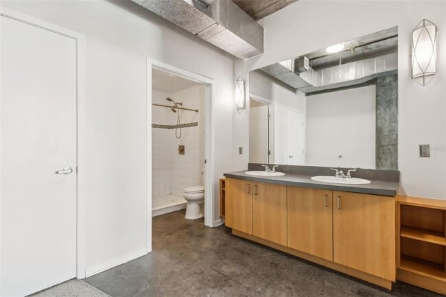 Building Photo - 10 N Summerlin Ave