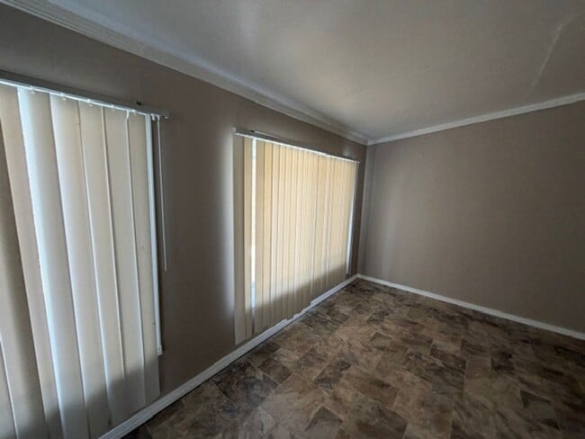 Building Photo - Lovely 3 Bedroom / 1 Bath for Rent - Section 8 Welcome