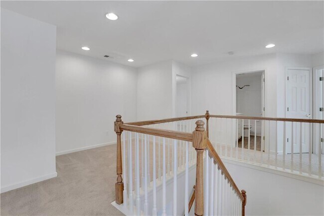 Building Photo - 3208 Juniper Dr