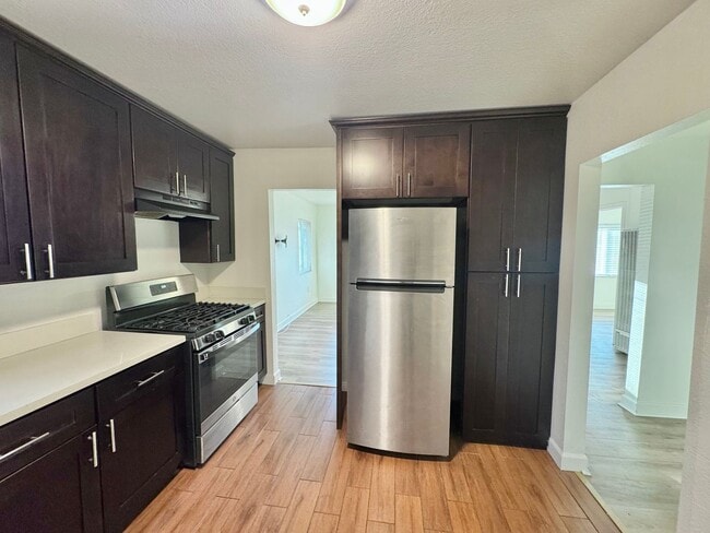 Building Photo - Front Unit 3 Bedroom, 1 Bathroom