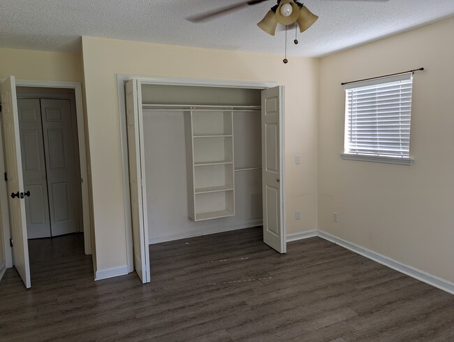 Building Photo - Summerville Manor