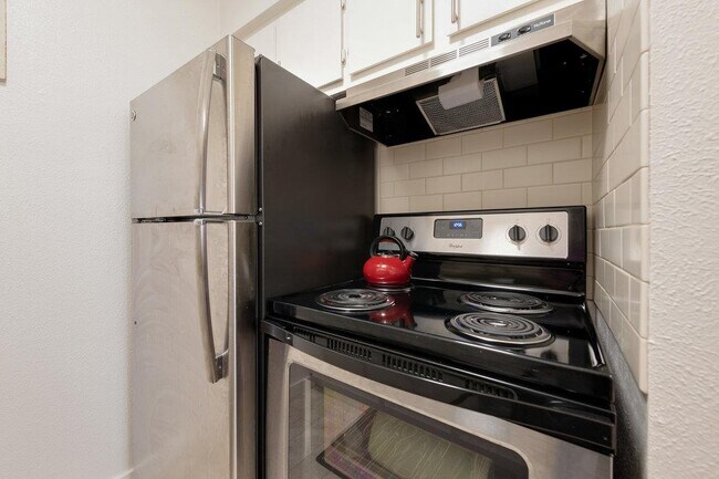 Building Photo - 304 E 34th St