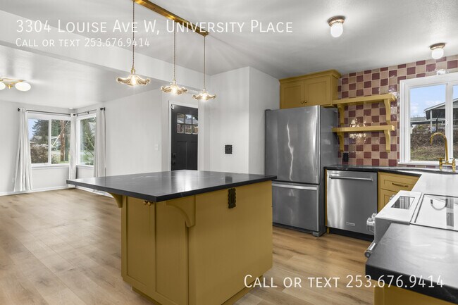 Building Photo - 3304 Louise Ave W