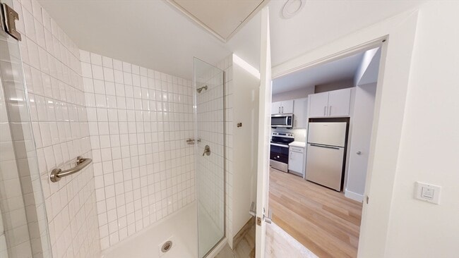 Building Photo - 250 Centre St