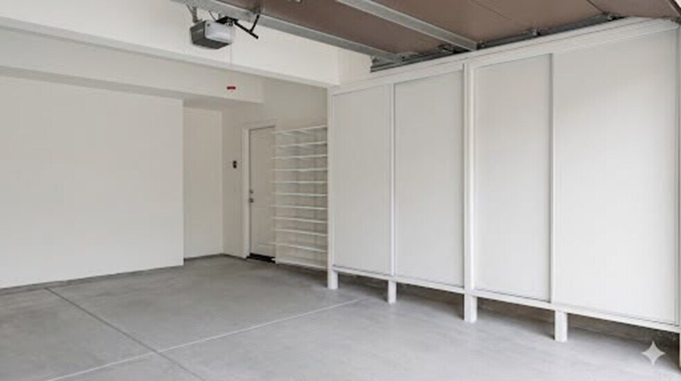 Building Photo - 111 Rodeo