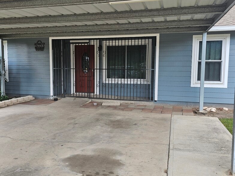 Building Photo - 9810 Thorn St