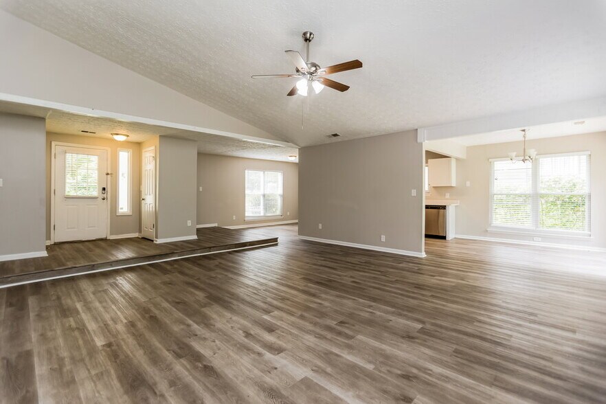 Building Photo - 6270 Beethoven Cir