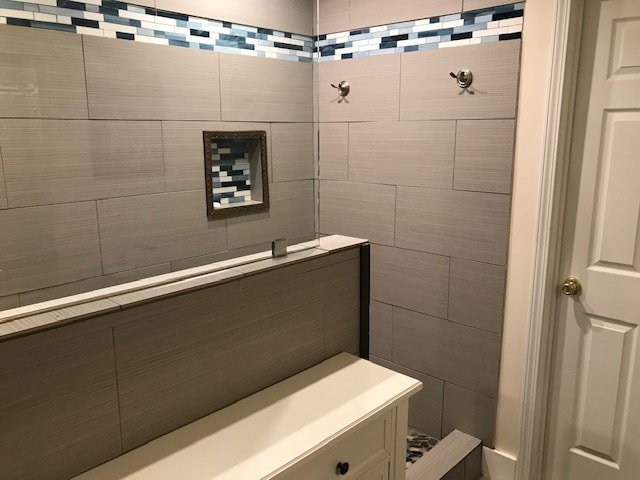 Shower - 27 Sugar Maple Ln