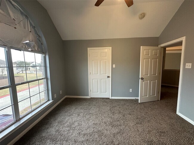 Building Photo - 12511 Silver Cup