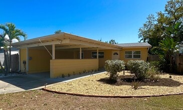 Building Photo - Charming 2 bedroom/1 Bathroom Home in Shore Acres