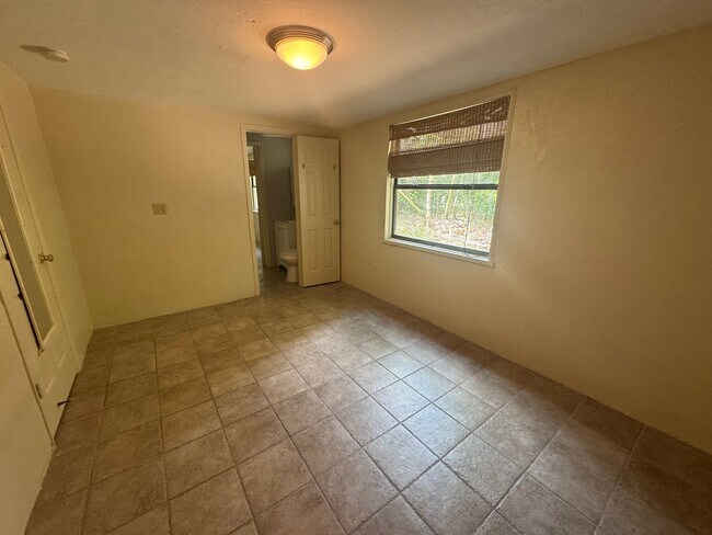 Building Photo - 6/3 within Walking Distance to Campus!!