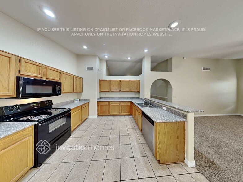 Building Photo - 4319 E Princeton Ave
