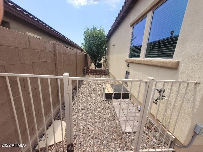 Building Photo - 19350 W Oregon Ave