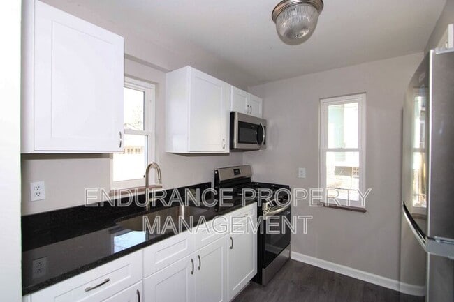 Building Photo - 855 Academy Ave