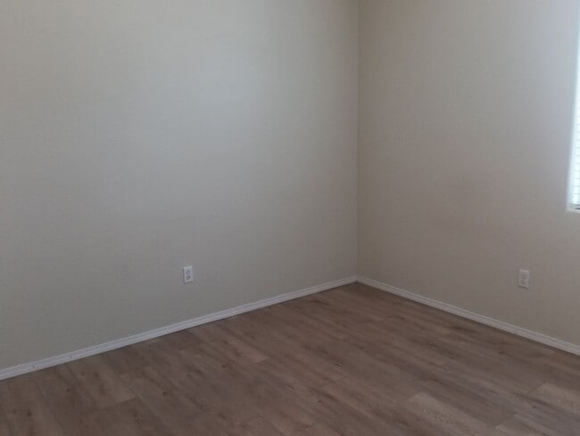 Building Photo - 3 Bedroom, 2 Bathroom Home! Schedule a Showing today!