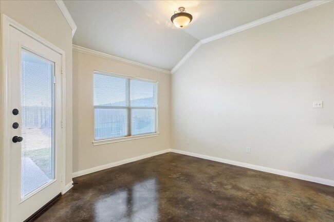 Building Photo - 3BR / 2BA Duplex in Hewitt, Texas | Midway ISD