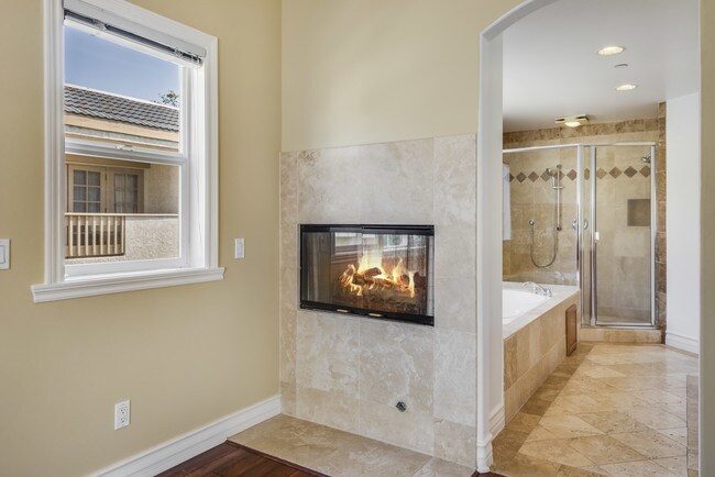 Master Bath Dual sided Fireplace - 513 N Juanita Ave