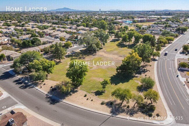 Building Photo - 745 N Hazelton Dr