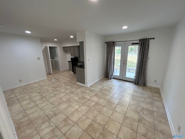 Building Photo - 6202 Valley Park Dr NW