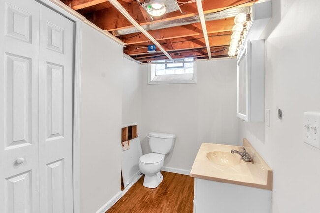 Building Photo - 16345 Pollyanna St