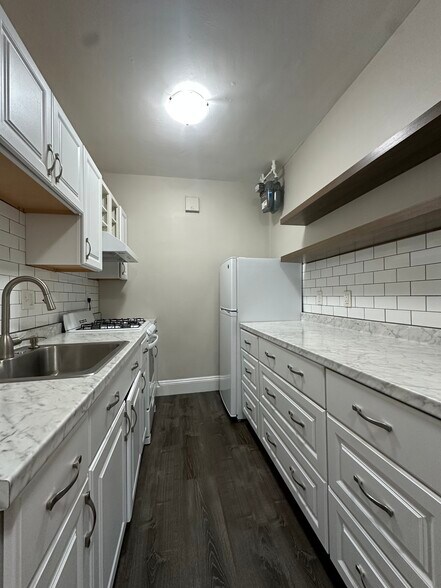 Building Photo - 53 Strathmore Rd