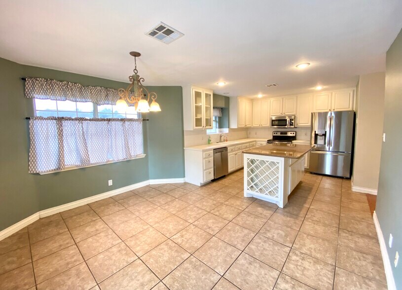 Building Photo - 1551 Briarwyck Dr