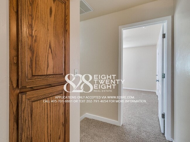 Building Photo - Spacious 2 Bed/1.5 Bath Norman Townhome Du...