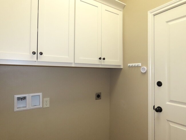 Building Photo - Coming Soon!! Lindale, Gorgeous 4 Bedroom, 2 Bath Home!